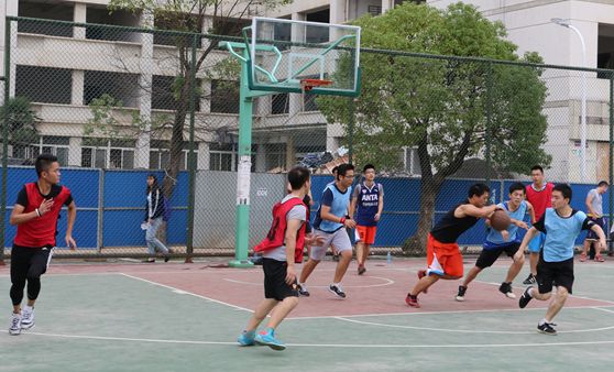 新葡的京集团8814研一研二篮球对抗赛成功举办