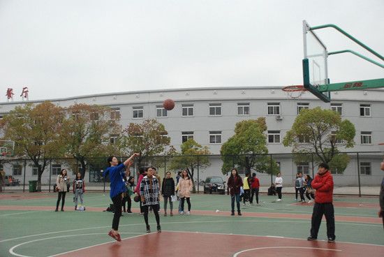 新葡的京集团8814研究生篮球友谊赛成功举办