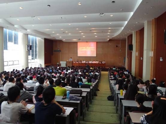 新葡的京集团88142013级研究生开学典礼隆重举行